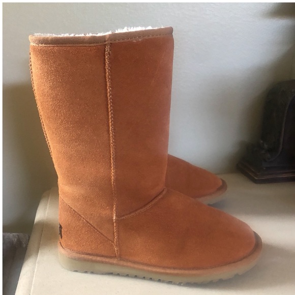 UGG Shoes - UGG CLASSIC TALL BOOTS SIZE 6